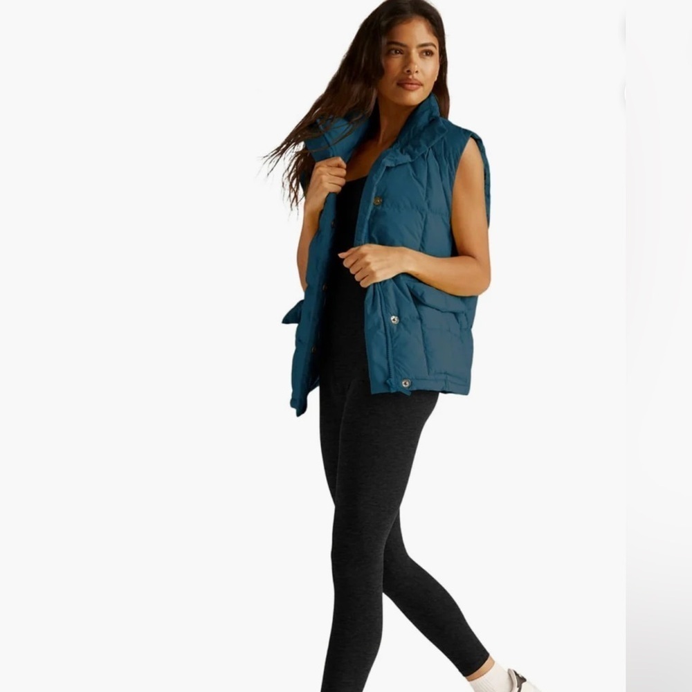 Blue teal Beyond Yoga puffer vest size S NWT